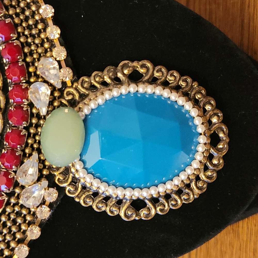 Costume Jewelry Necklace - Picture 2 of 8